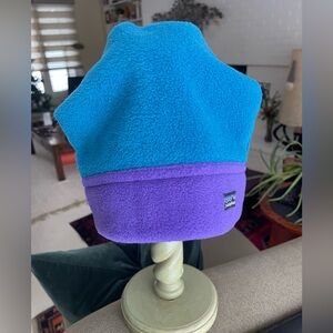 Patagonia fleece hat in vivid turquoise and blue. Size Medium. EUC.